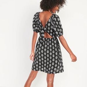 Old Navy| Black and White Floral| Cut out Back| XL